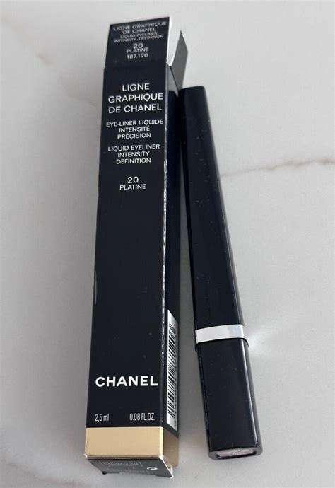 Ligne Graphique de Chanel Liquid Eyeliner 